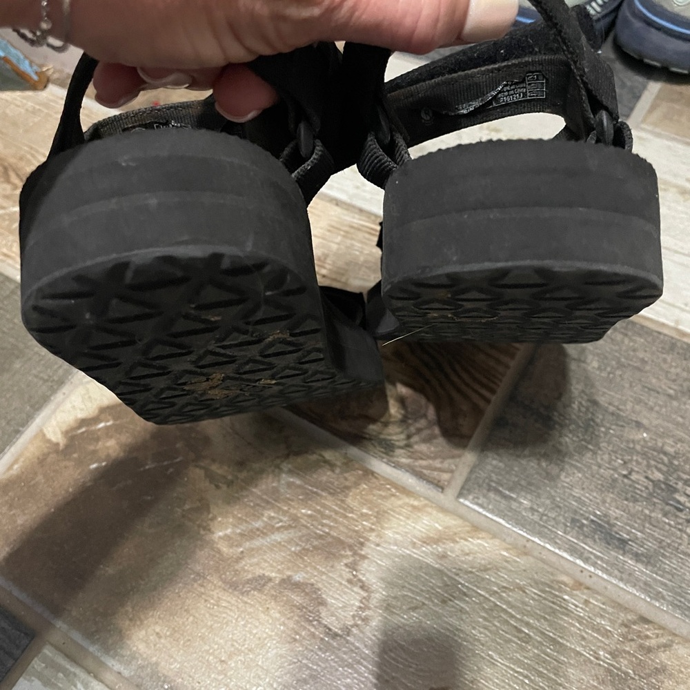 Teva sandals sz 10